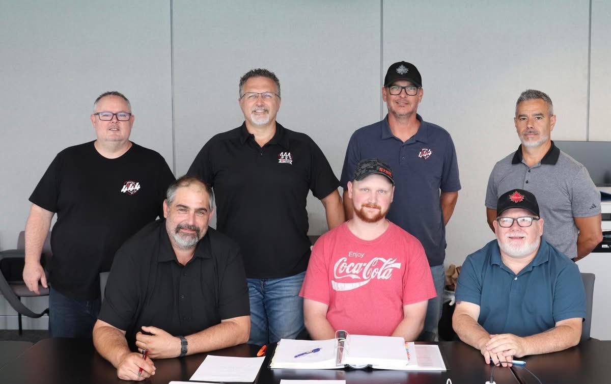 LOCAL444UNIFOR's tweet image. ✅ Ratification Vote PASSES with 88% Support!
NextStar Energy workers just made history — approving the 1st collective agreement at Canada’s 1st EV battery plant.
Fair wages. Strong protections. A real voice at work.
The future is union. ✊
#NextStarEnergy #Local444 #uni444👊