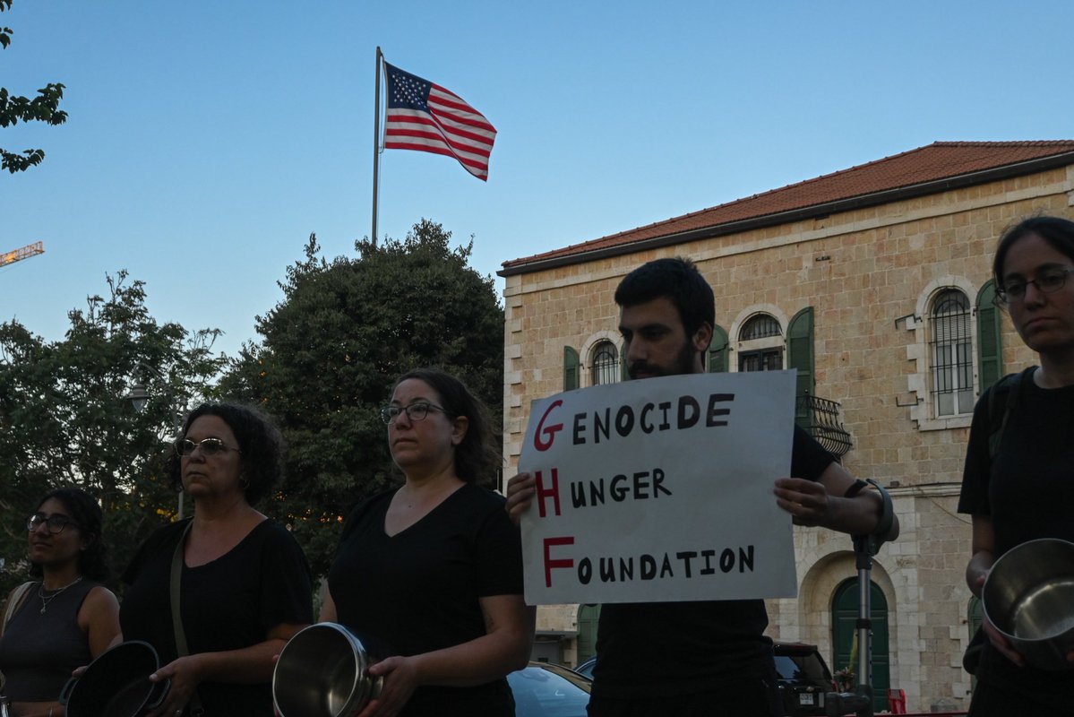 flom_jess's tweet image. A silent protest against the hunger in Gaza was held today in front of the American consulate,