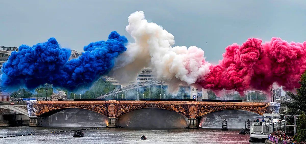 LBleuBlancRouge's tweet photo. Vous êtes désormais plus de 78 000 à me suivre. 

Plus que jamais MERCI à vous ! 😍

Continuons ensemble le combat pour notre beau pays la France ! ����🇷 🙌🏻 https://t.co/YMjqpzOyyT