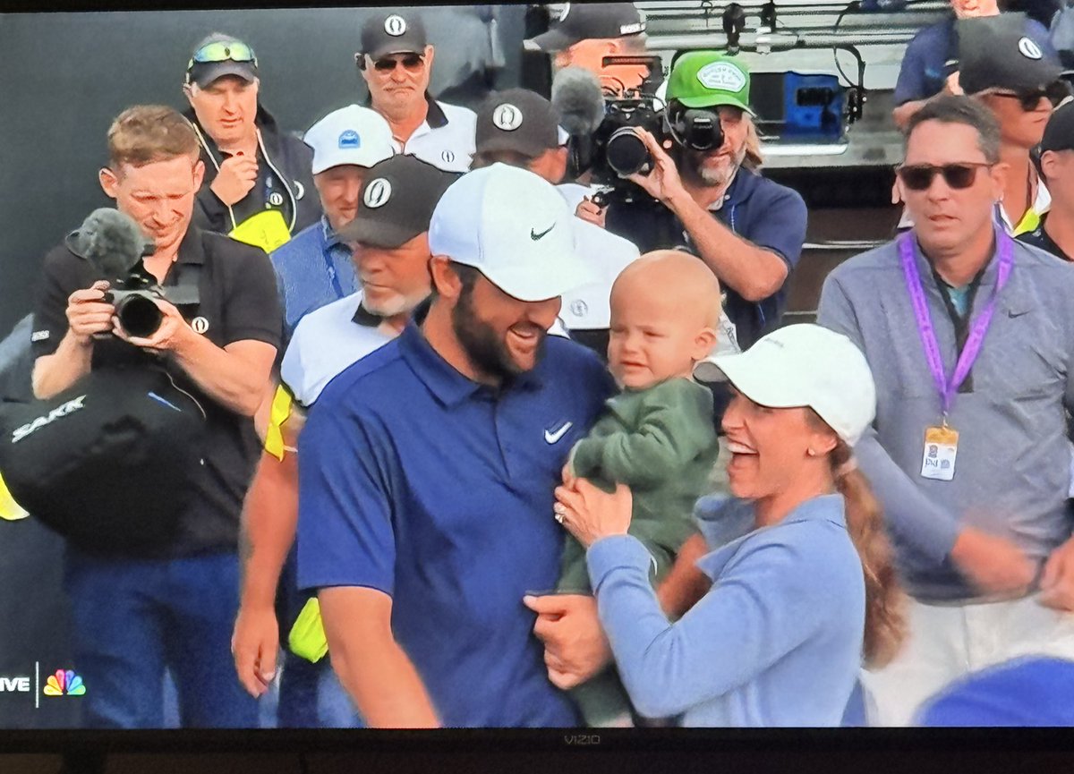 It is beautiful seeing Scottie’s family every 3 weeks or so when he wins another tournament.. it’s been really cool to follow along with this humble phenom’s life.

We are BLESSED to watch this dude swing a stick… he’s so damn good. 

What a gift to sports