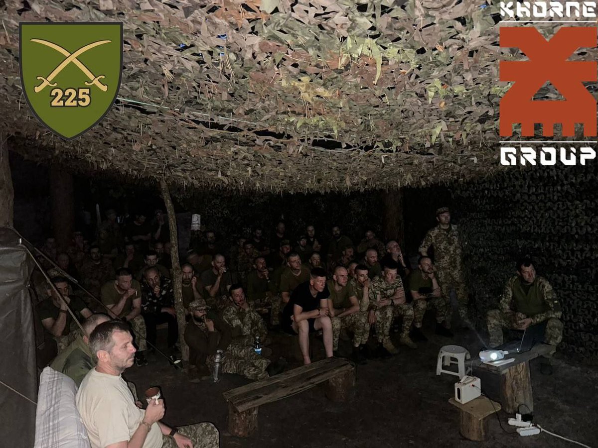 arejaywoof's tweet image. members of the ukranian🇺🇦 armed forces watching #UsykDubois2
#boxing #boxeo