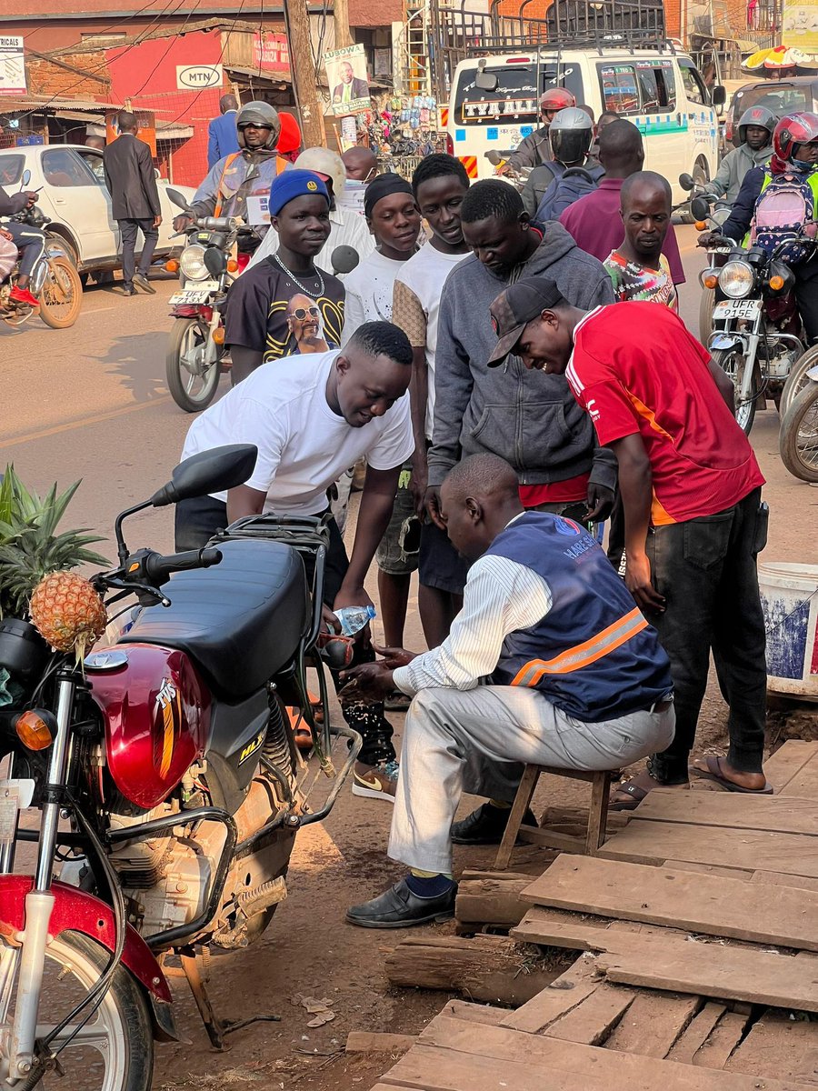 DorothyWillz's tweet image. Today Mayor hopeful @HamzaKasozi_ passed by
Wekembe market Kawempe A Nabweru Division, Nansana municipality.