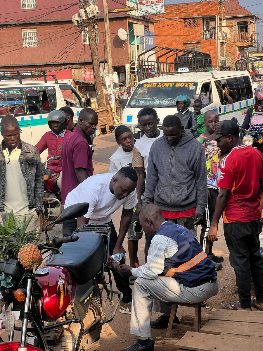 DorothyWillz's tweet image. Today Mayor hopeful @HamzaKasozi_ passed by
Wekembe market Kawempe A Nabweru Division, Nansana municipality.