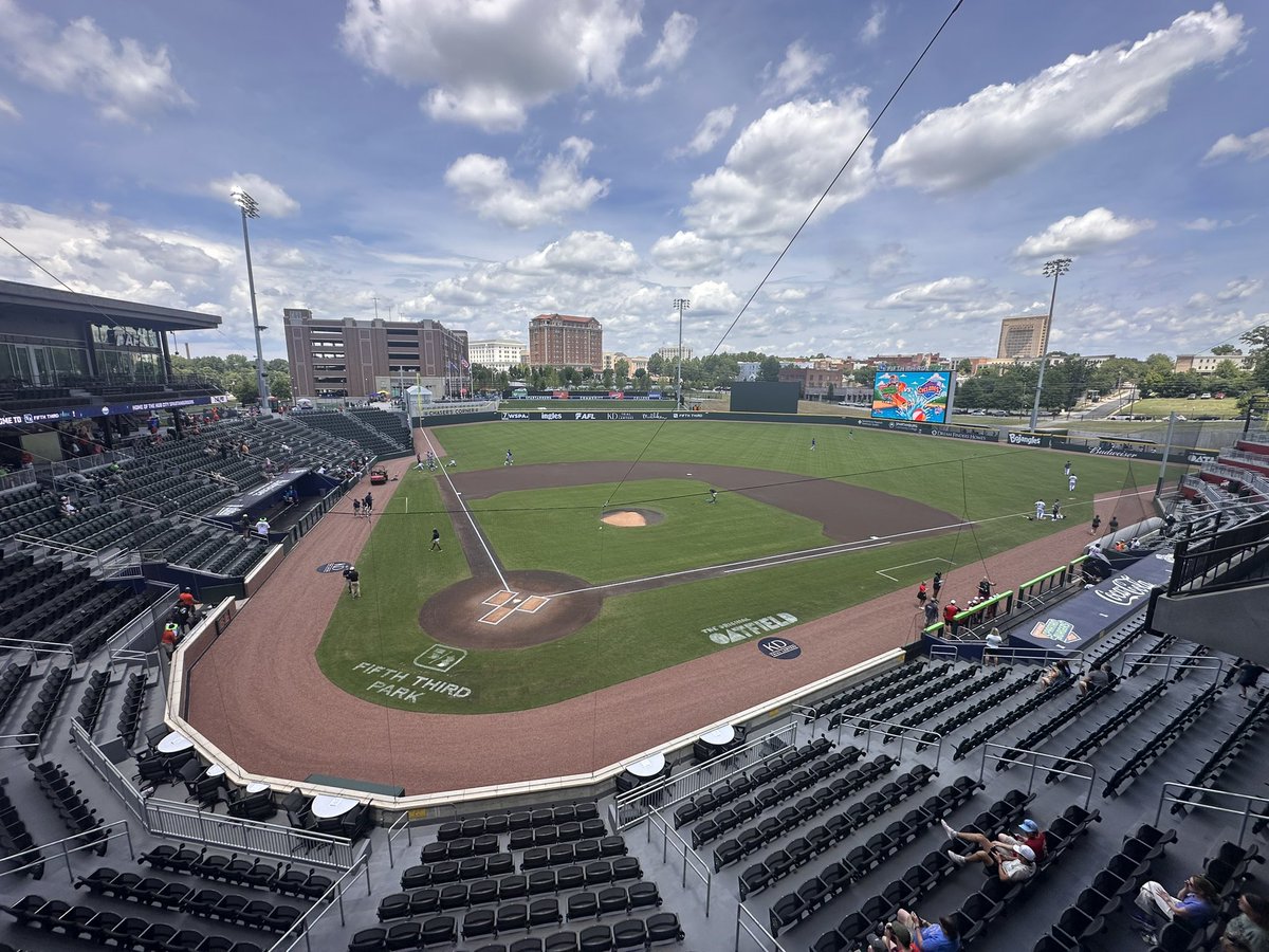 Sunday sunshine in Spartanburg. 📻🎧👇