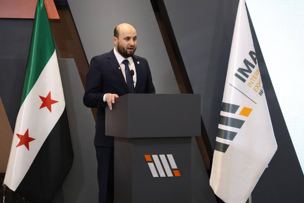 SyrMOfE's tweet image. وزير الطاقة المهندس "محمد البشير" خلال المؤتمر الصحفي للإعلان عن إطلاق المعرض الدولي لإعمار سوريا:
رغم 14 عاماً من الحرب والدمار، تعود سوريا اليوم لترسم ملامح مستقبل مشرق لأبنائها.
إن الاستهداف الممنهج للبنية التحتية لم يُوهِن إرادة السوريين.
