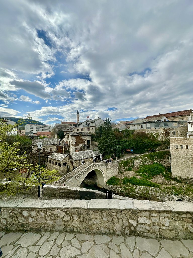 AVM yerine CAMİ kültürü(328🕋)
❤️Bir Aile Geleneği❤️

🕌 Tabakçı Nezir Ağa Camii (1557)
📍 Mostar/Bosna Hersek
🗓️ 03.04.25
🕰️ Öğle Namazı

#meselemizneslimiz
#haftasonuetkinliği
#haftada1gün1saat1vakitaileyle 
#herhaftafarklı1osmanlıcamii