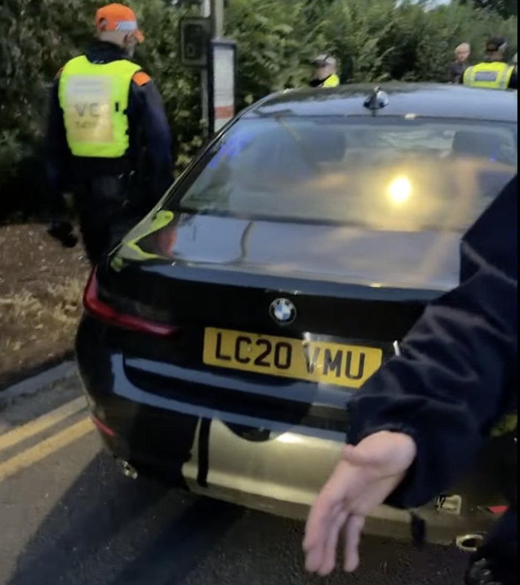 SociallyTruth's tweet image. What appears to be an undercover police car had it's windscreen smashed in the Epping protest this evening.
Police vehicles are generally exempt from needing an MOT as they are regularly serviced, so the overdue MOT on this car likely indicates it is a police vehicle.