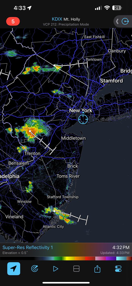 MAutovinoWx's tweet image. 4:33 PM #NYC Update - Radar around #NYC is still pretty quiet with some storms around New Jersey.