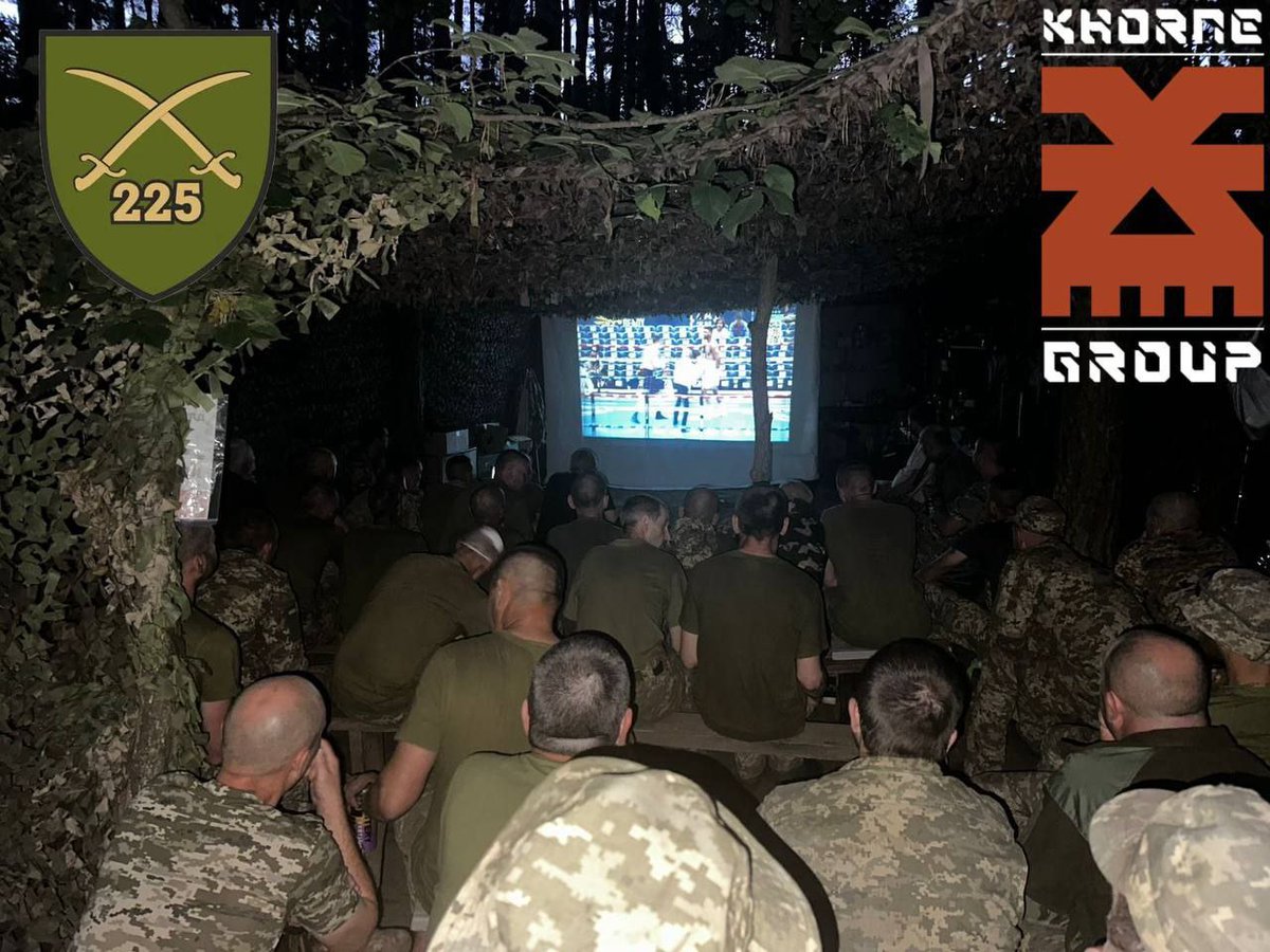 arejaywoof's tweet image. members of the ukranian🇺🇦 armed forces watching #UsykDubois2
#boxing #boxeo