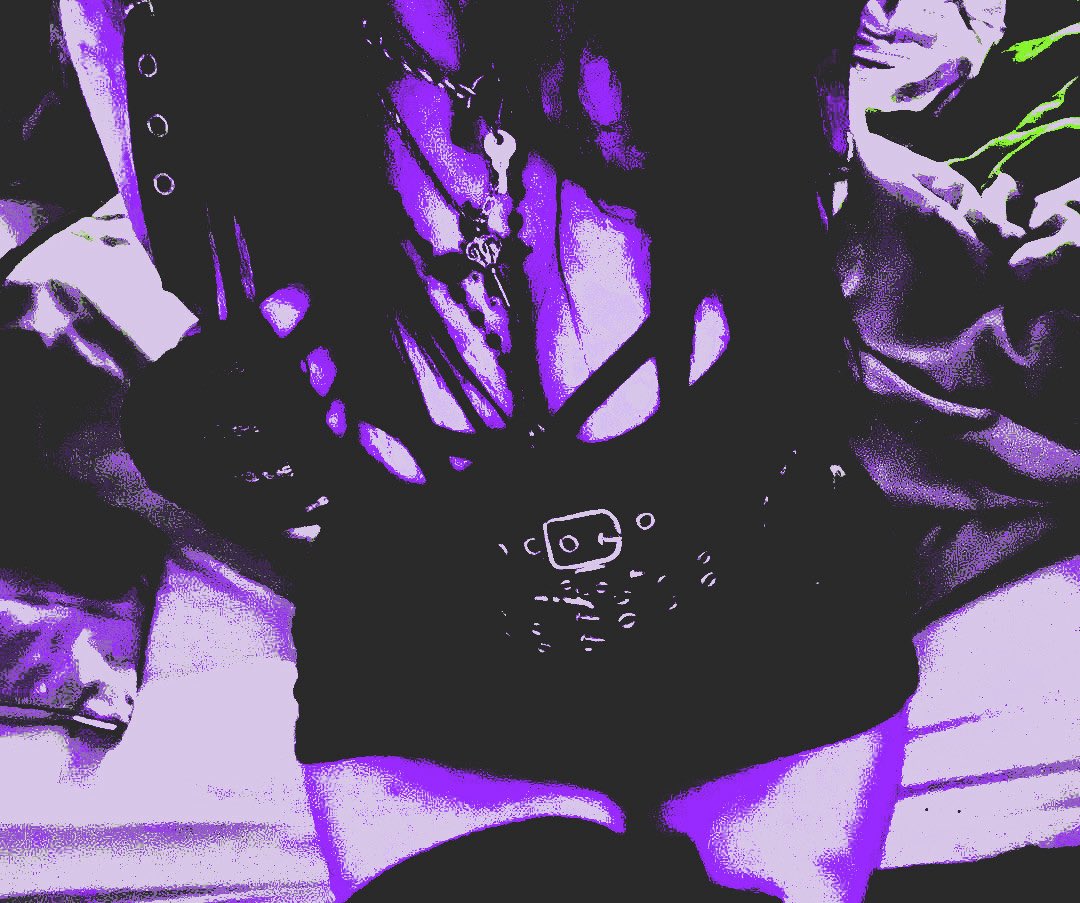 FANGSOFAMISTAKE's tweet photo. ︎
 ︎

⠀⠀𖣦   .   ۫    𝚝𝚑𝟹𝚙𝚞𝚗𝚌𝚑𝚕𝚒𝚗𝚎  ᵖᵒˢᵗᵉᵈ  ᵎᵎ ⠀᮫
⠀⠀ᝰ…   outfit   of   the   day,   bitches. 
⠀⠀which idiot is buying me new boots? 

 ︎
 ︎ https://t.co/n7VmdsFh3o