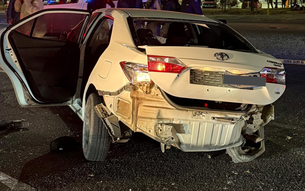 MaleselaMa72221's tweet image. JUST IN:
Malboro, Sandton. JHB:
Three (3) House and Rolex robbery suspects have been shot and wounded &
apprehended after a high-speed chase and shootout with police & private security. Firearms also recovered.