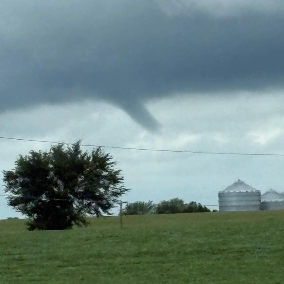 IAStormChasing's tweet image. Seth Long captured this funnel cloud between Evansdale and Jesup, Iowa around 12:30 Sunday afternoon. @NWSQuadCities