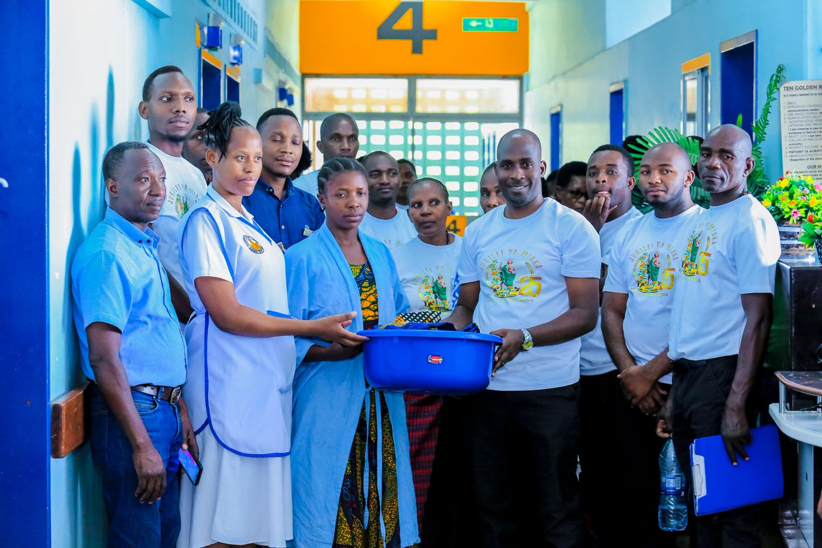 BugandoC's tweet image. kiwa ni Jubilee ya miaka 25 tangu kuanzishwa kwa kwaya  ya Mtakatifu Yuda Thadei Epifania Bugando Leo Julai 20, 2025 wametembea Wagonjwa wa fistula katika Hospitali ya Rufaa ya Kanda Bugando lengo likiwa ni kutoa matendo ya huruma kwa wagonjwa.