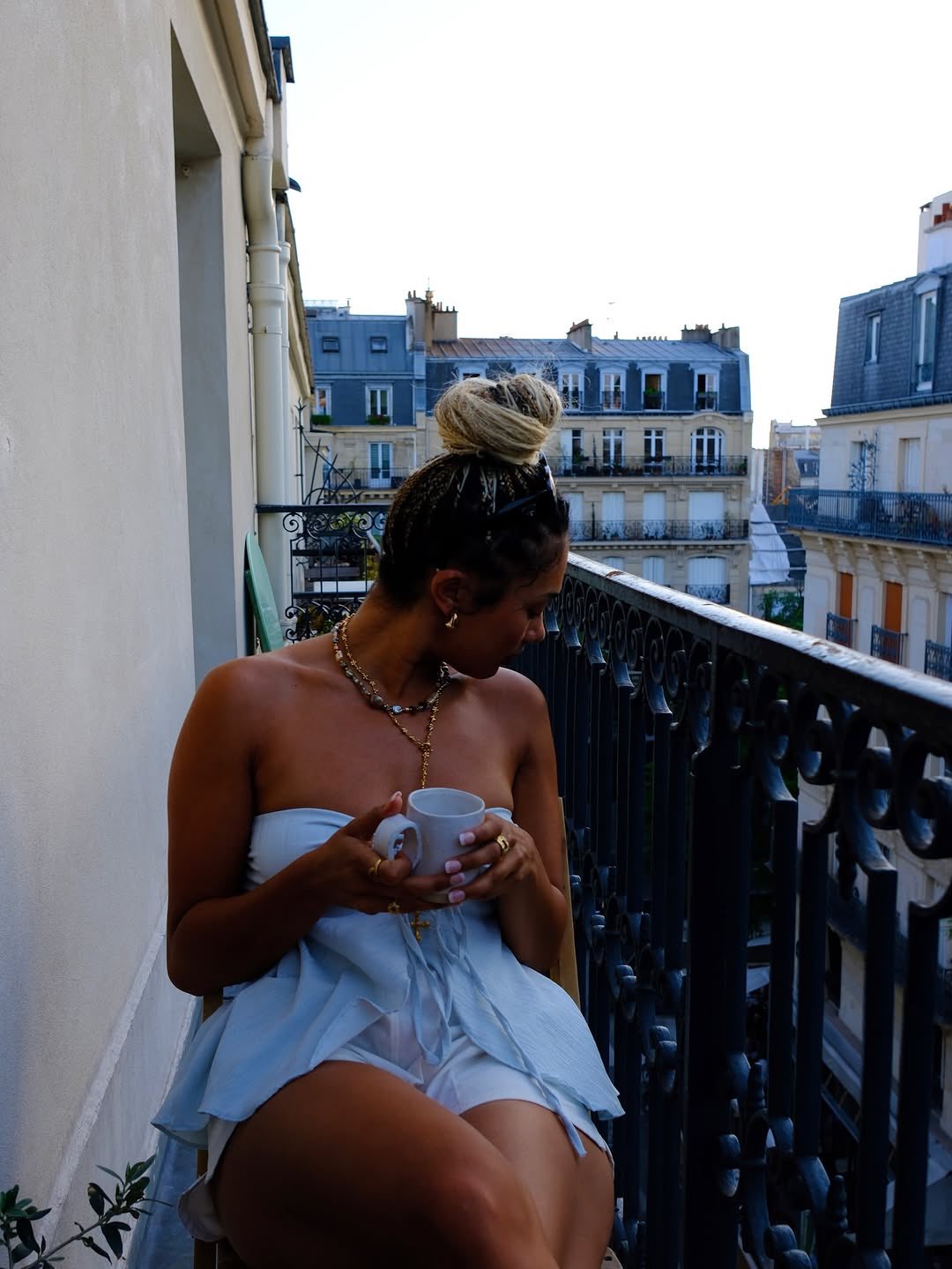 Jazlyn Martin on X: A Sunday well-spent is the artists pause: a moment to  mix new colors, mend broken brushes, and find rhythm again before the  masterpiece of the week begins. t.co34agenvDPz 