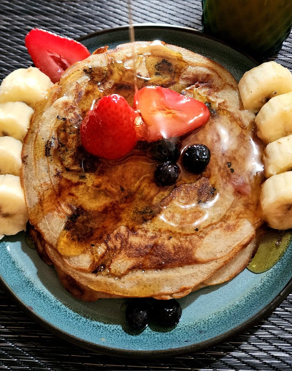 is_fermen's tweet photo. Así se ve el amor servido en un plato. ❤️ ¡Hoy cociné para los que más amo! 😍

#Pancakes #Brunch #ElSalvador https://t.co/xvpmUXYjLV