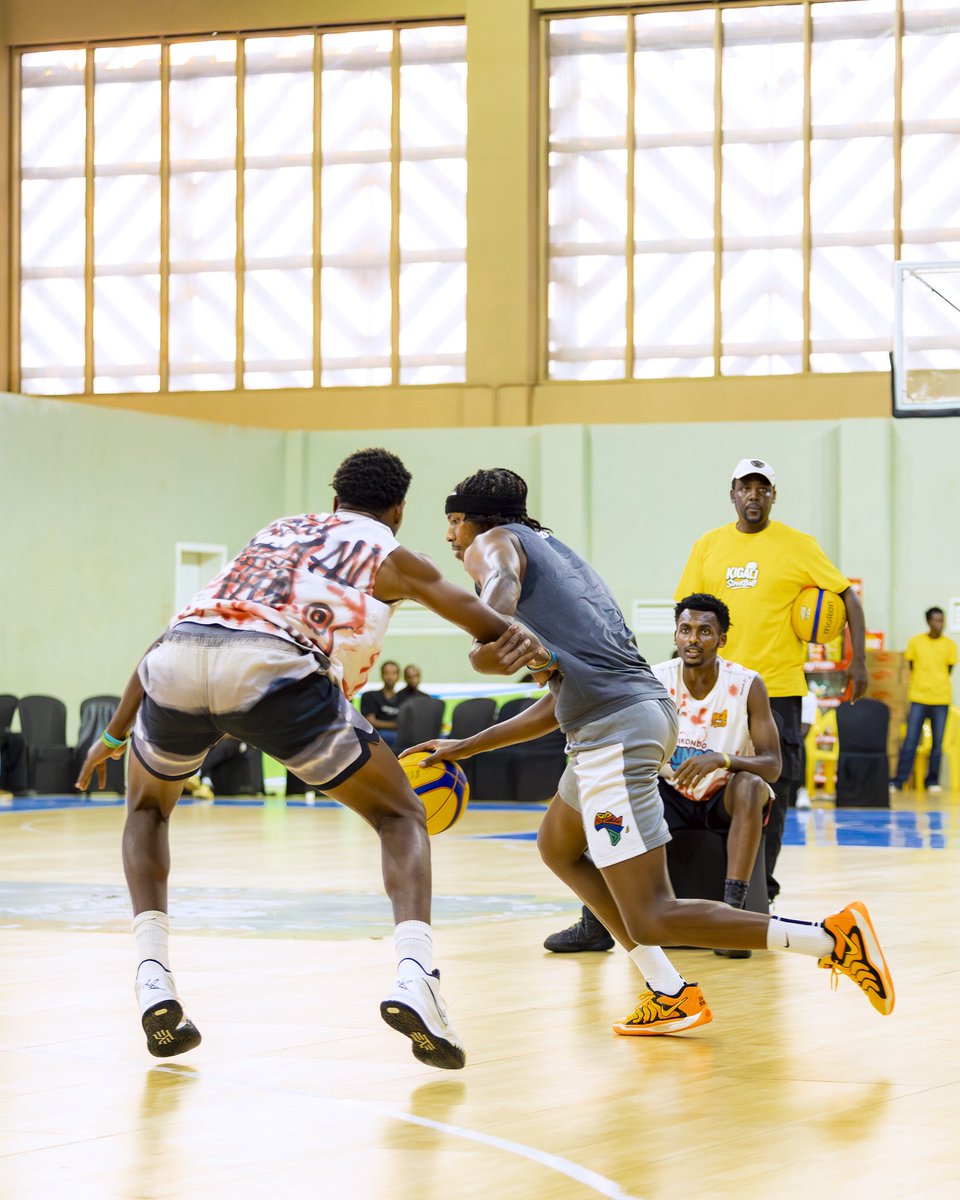 SkolRwanda's tweet image. The 3X3 squad battles reach new heights in the Semis; teamwork, flair, and street hustle on full display!

Powered by Skol Panaché, official partner of Kigali Street Ball. 
#3v3Hoops #StreetBallKigali #PanacheVibes