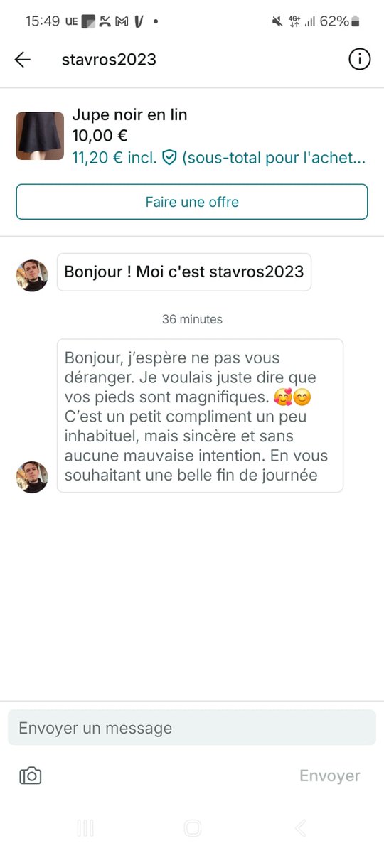 SimonAndOn1's tweet photo. Donc selon vous @vinted, lorsqu'on complimente les pieds d'une vendeuse sur son annonce de jupe, on ne contrevient pas aux règles de la communauté. Bravo stavros2023, bravo #Vinted https://t.co/YcVN3viJZK