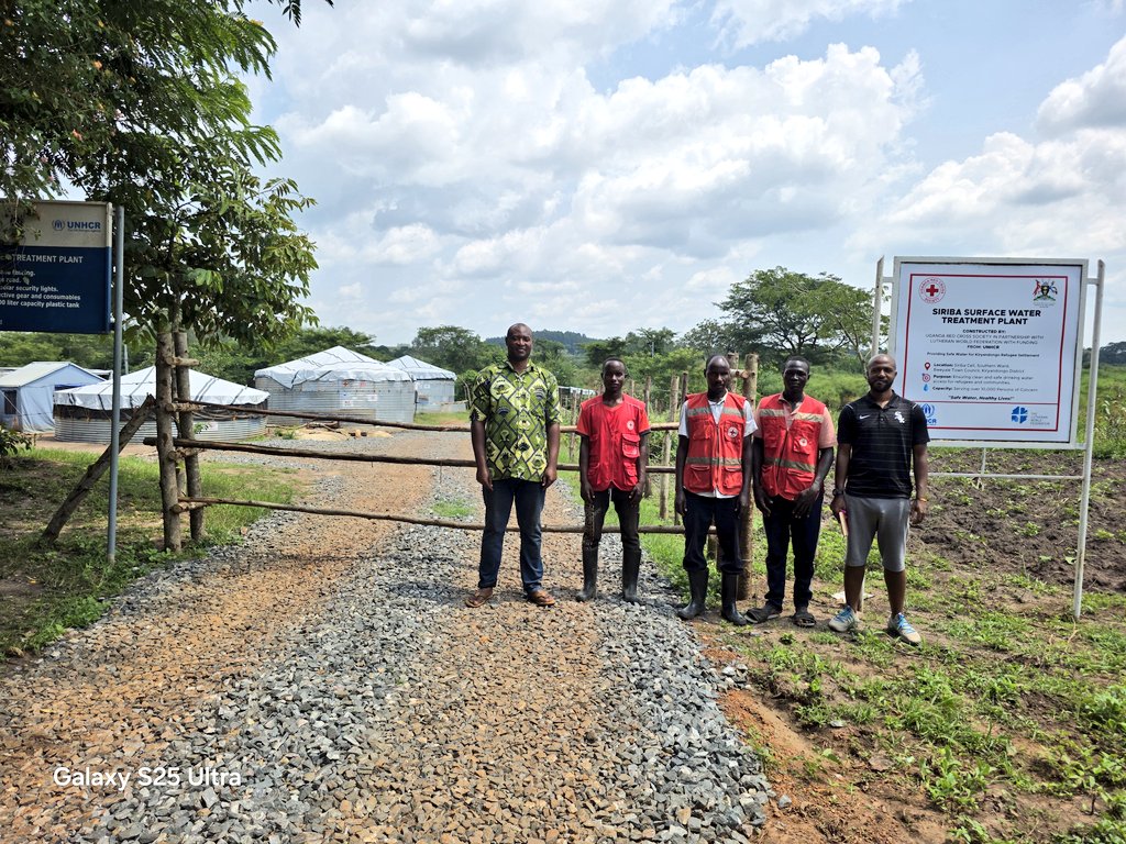 DrBrianBilalK's tweet photo. Weekend? Nah...not this one👌🏽. The @UgandaRedCross volunteers and staff supporting the Siriba water system , protection of family links and First Aid Disaster Mobile Clinic with financial support from @ifrc were on duty today. These folks challenge me and half. 👏🏽 #DREFINACTION https://t.co/JBkSMofzKb