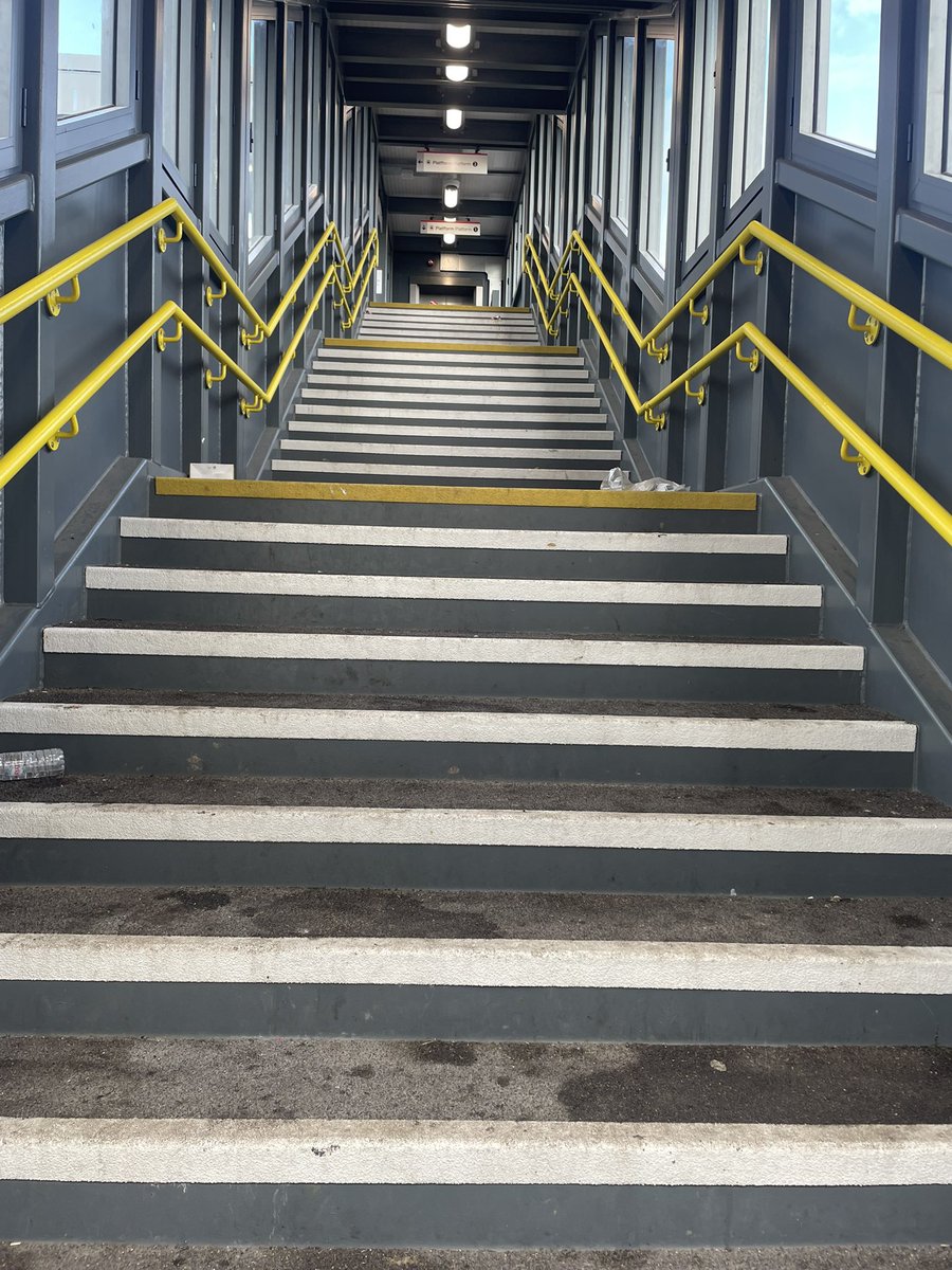 Platform 1 #Llanell train station and the littering is disgusting. There are enough bins for people to clean up after themselves. 
<a href="/tfwrail/">Trafnidiaeth Cymru Trenau Transport for Wales Rail</a>