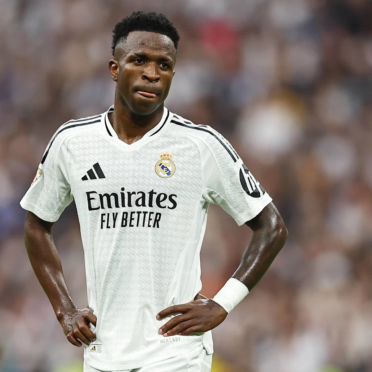 Rashford best season - 30 goals "mid" 

Vinicius jr best season - 22 goals "deserve balloon dor" 😭