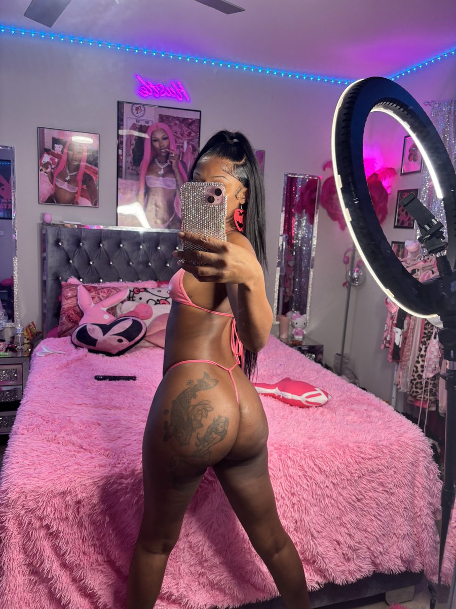 fineasssstvv's tweet photo. Caked up 👅 https://t.co/udyu4AeI0E