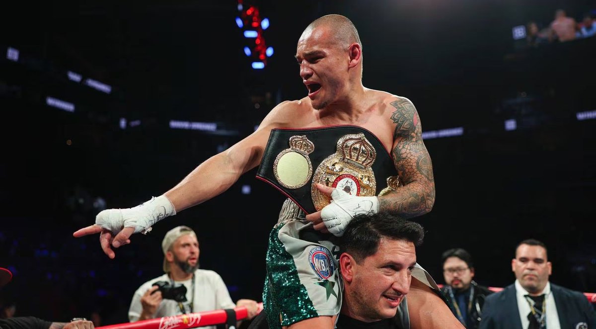 lajornadacrc's tweet photo. OFICIAL: ¡Medallita TRIUNFA en Asia y apunta al TÍTULO MUNDIAL! 🥊🇨🇷💥

Este 20 de junio en Kirguistán, país de Asia Central, el boxeador costarricense David “Medallita” Jiménez se impuso por nocaut al púgil mexicano-japonés Kenbun Torres en el undécimo round.

De esta manera el cartaginés gana de nuevo el derecho de ir por la pelea de título regular de la Asociación Mundial de Boxeo (AMB).

ENORME ORGULLO 🔥🔝