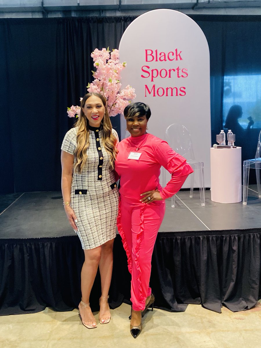 gjohnson2009's tweet image. What an incredible weekend at the Inaugural Black Sports Moms Conference in Houston! 💙🧡 I had the pleasure of attending alongside my amazing UF Gator Moms, and let me tell you—it was powerful, informative, and full of energy from start to finish!🐊🐊🐊
#GoGators