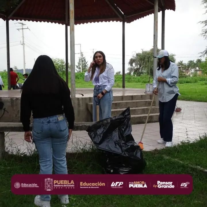 uthuejotzingo's tweet image. 🏫La Universidad Tecnológica de Huejotzingo, encabezada por la rectora, Mirna Toxqui Oliver, realizó una jornada de salud y asesoría jurídica gratuita en la comunidad de Santa Ana Xalmimilulco 🤝....... facebook.com/share/p/1CSfqQ…

#PorAmorAPuebla #UTHHuejotzingo
#PensarEnGrande
