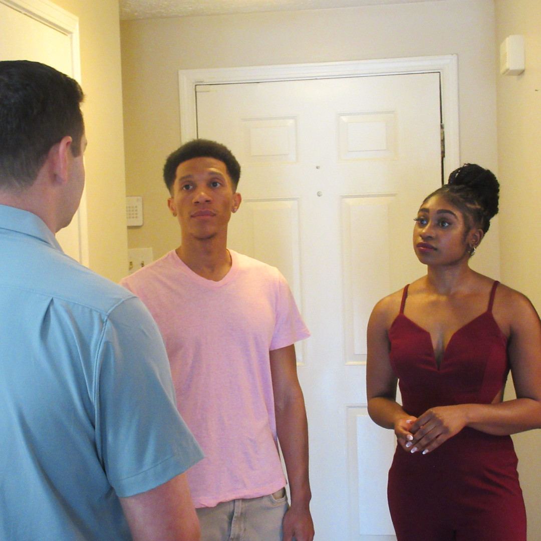 Tonight on #HouseHunters 💐
A young couple's ready to move out of his parents' basement and buy their first home together in the Maryland suburbs. He wants a low-priced Colonial, but she's willing to spend for a modern home with a large backyard.

10|9c on @HGTV 🪴