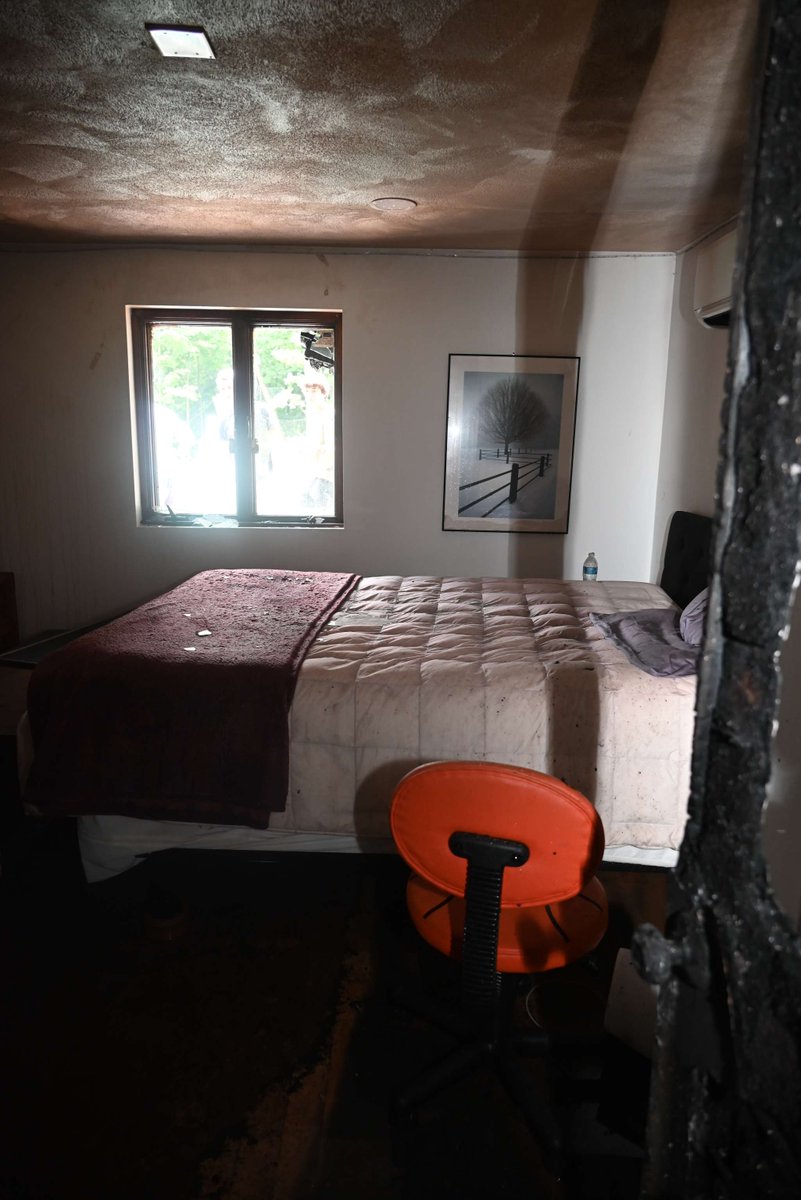 MassDFS's tweet image. A closed door can make a 900-degree difference in a fire at home. Everyone needs working #SmokeAlarms & a practiced home escape plan, but closing your door when you go to sleep can slow the spread of deadly smoke, flames, and #CarbonMonoxide. Learn more: closeyourdoor.org