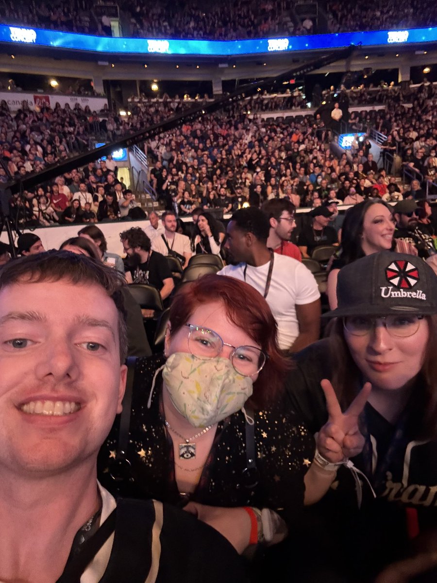 CoreyOnline's tweet image. Some Tennocon group shots !
