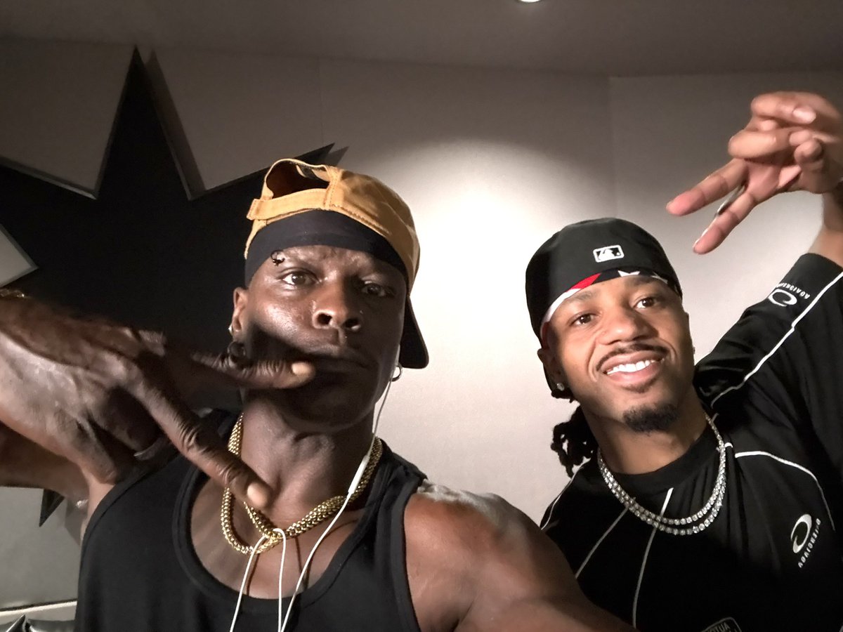 Ron Killings (@ronkillings) on Twitter photo I’m driving now… Look who hopped in, 🔥 This ride bout to be <a href="/MetroBoomin/">Metro Boomin</a> … pun intended 💥 #pressuremakemhot I’m driving now… Look who hopped in, 🔥 This ride bout to be <a href="/MetroBoomin/">Metro Boomin</a> … pun intended 💥 #pressuremakemhot