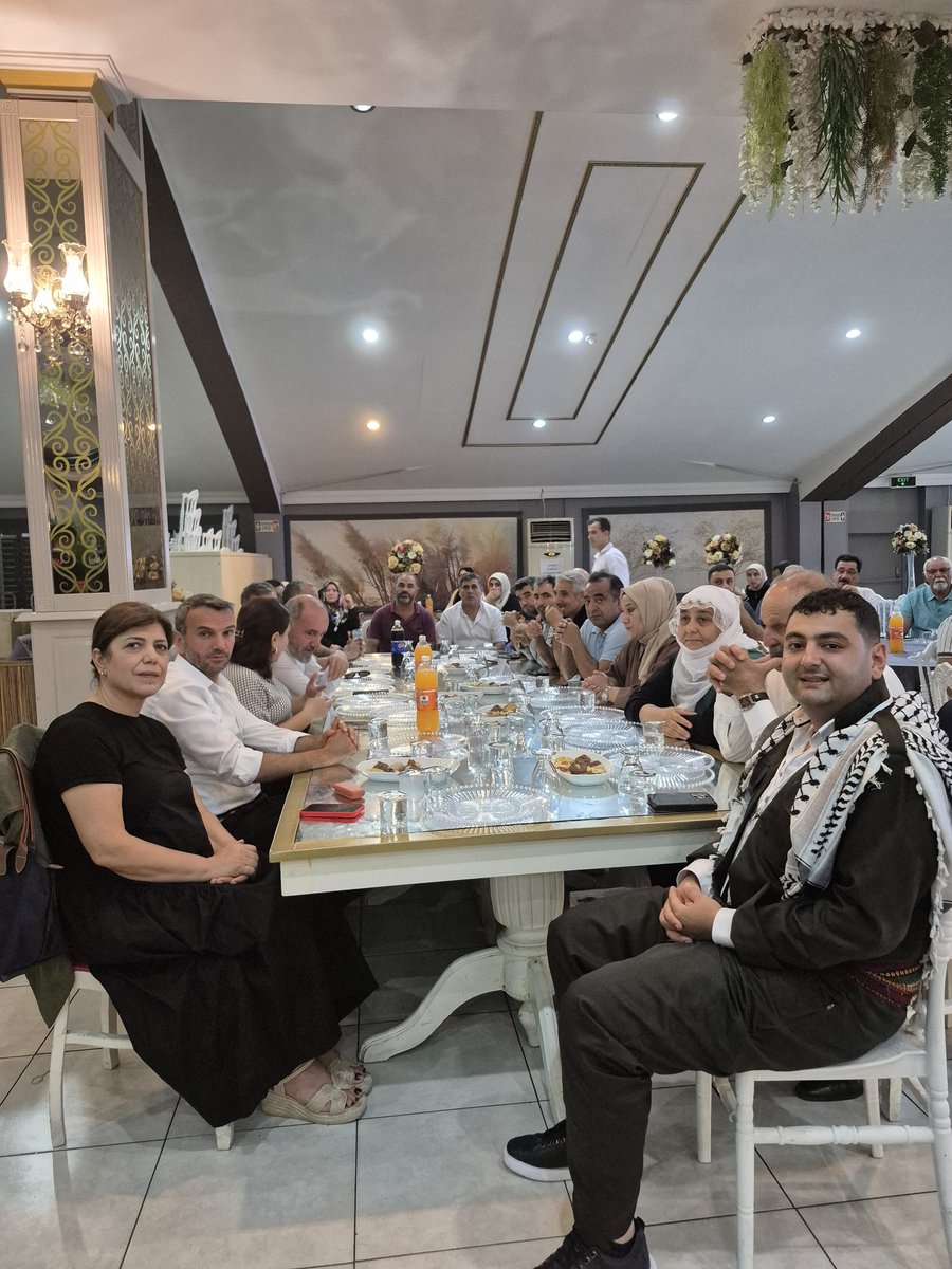 Metader_'s tweet image. Barış Halayımız Coşku ve Dayanışmayla Sona Erdi
20 Temmuz’da gerçekleştirdiğimiz “Mezopotamya Gençliği Barış Halayı”, yüreklere dokunan, umut ve kardeşlik duygularını büyüten görkemli bir buluşmayla sona erdi. Bu büyük buluşma, sadece halaylarla değil; bir araya gelmenin,…