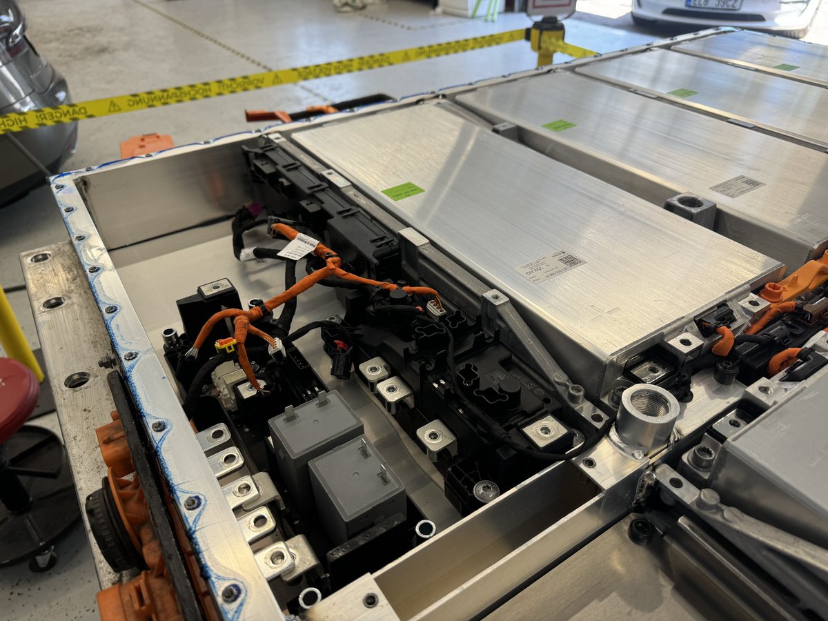 evclinic's tweet image. VW ID Series (Skoda, Cupra, Audi…) – Getting Them Back on the Road After a Crash Is One of the Pillars of Sustainable and Affordable E-Mobility… But EU Manufacturers Often Do the Opposite
Three years ago, when the first Skoda Enyaq was crashed in Croatia, the official price…