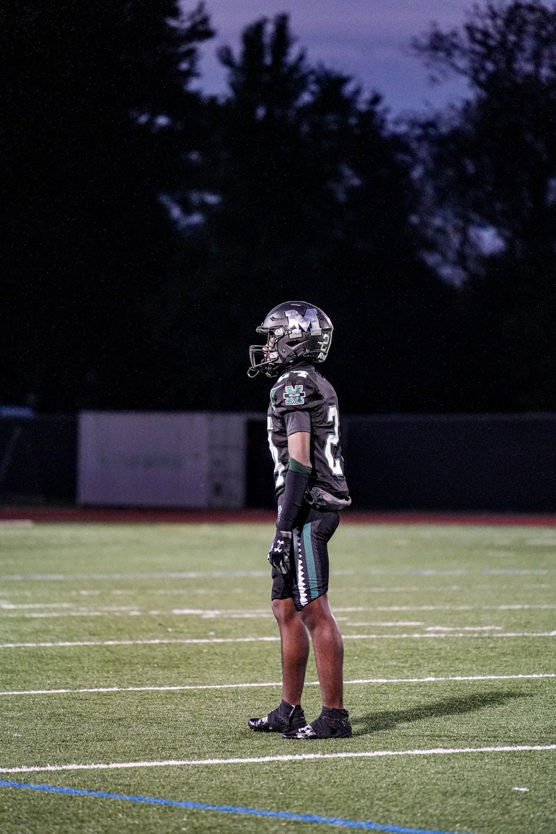 yeahhdatkev's tweet image. hudl.com/v/2R3dkj
Check out my junior film big season incoming🤐⏳
