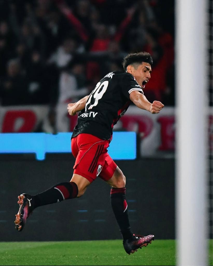 SolamenteRP's tweet image. 🗣️"Desde chico lo soñé y hoy cumplí un sueño"
🗣️"Nunca imaginé debutar con un doblete"
🗣️"Siempre jugué por izquierda y ahora por derecha, pero voy a estar donde el DT me pida"
🗣️"Deben estar muy contentos en Chaco"

🎙️S. #Lencina