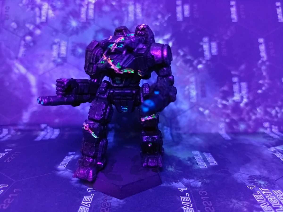 AmarisDidNoBad's tweet image. Executioner "Laser Licked"
#PaintYourMinis #battletech
This was an experiment to see if I could replicate laser weapon damage on a mini.