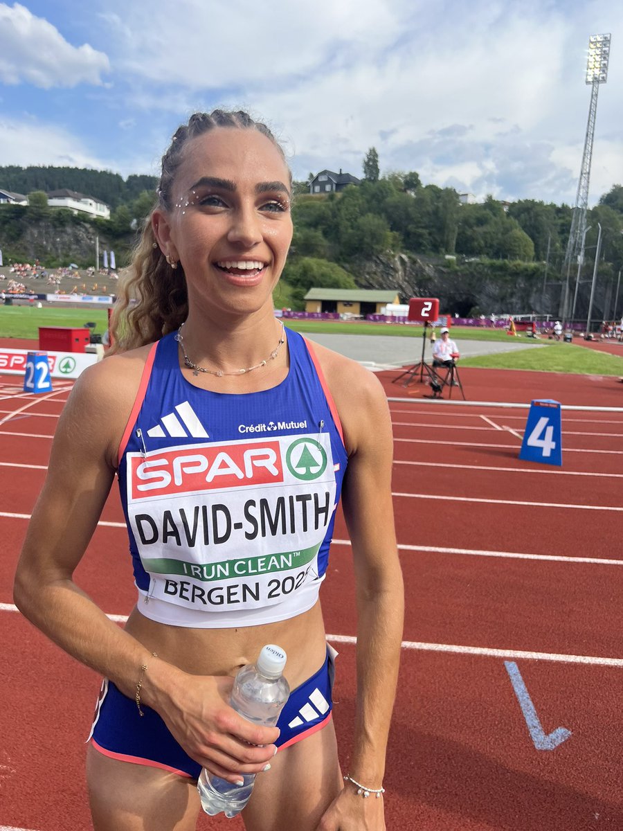 UWTrack's tweet image. Julia Magnifique!
Representing France at the European U23 Championships, Julia David-Smith placed fourth in the 5k today in Bergen, Norway.
Julia ran 16:00.62 and was the top French finisher. 🇫🇷
#GoHuskies