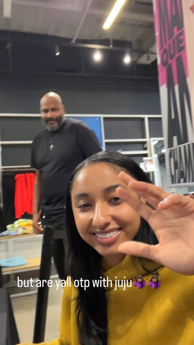 DCvsTheWorldTV's tweet image. Got to FaceTime Big Sis and get some motivation for today’s game!

Wassup @Jujubballin 

@LegacyNike17u @NikeGirlsEYBL @nikegirlseycl