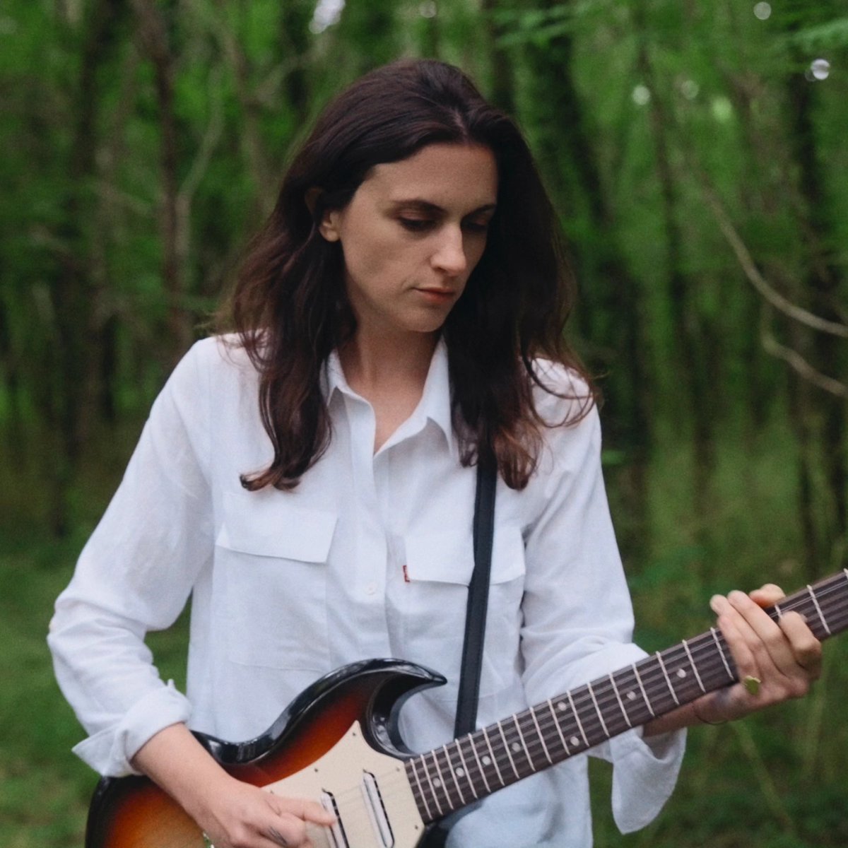 TextBlogRNRoll's tweet image. La guitariste-autrice-compositrice @LauraCoxMusic a publié cette semaine le #single "Trouble Coming". Une ambiance et des arrangements qui tranchent un peu avec ce qu’on avait entendu d’elle précédemment.
▶️ textes-blog-rock-n-roll.fr/laura-cox-chan…
#lauracox #troublecoming #videoclip #blues