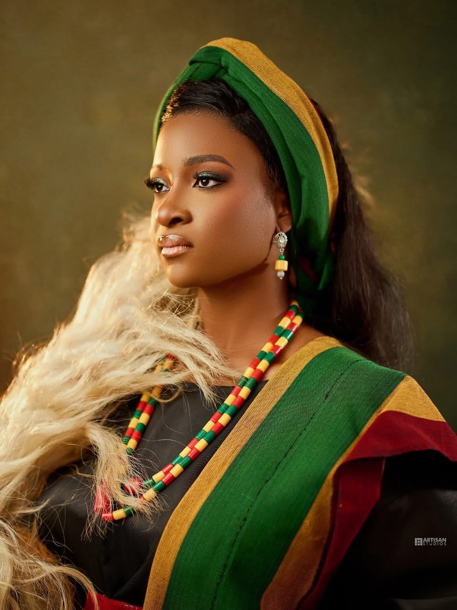 itsbigsoso's tweet photo. Something regal is stirring in the North
She’s not here to blend in.
She’s here to shift the room,
⏳ Countdown begins.

Be the first to know when the cat’s out of the bag:

https://t.co/gjV4UcLf3U

#MindfulModernMotivational #ArewaPrincess #SouthernKadunaToTheWorld #chefsoso https://t.co/9vy4p2UpaT