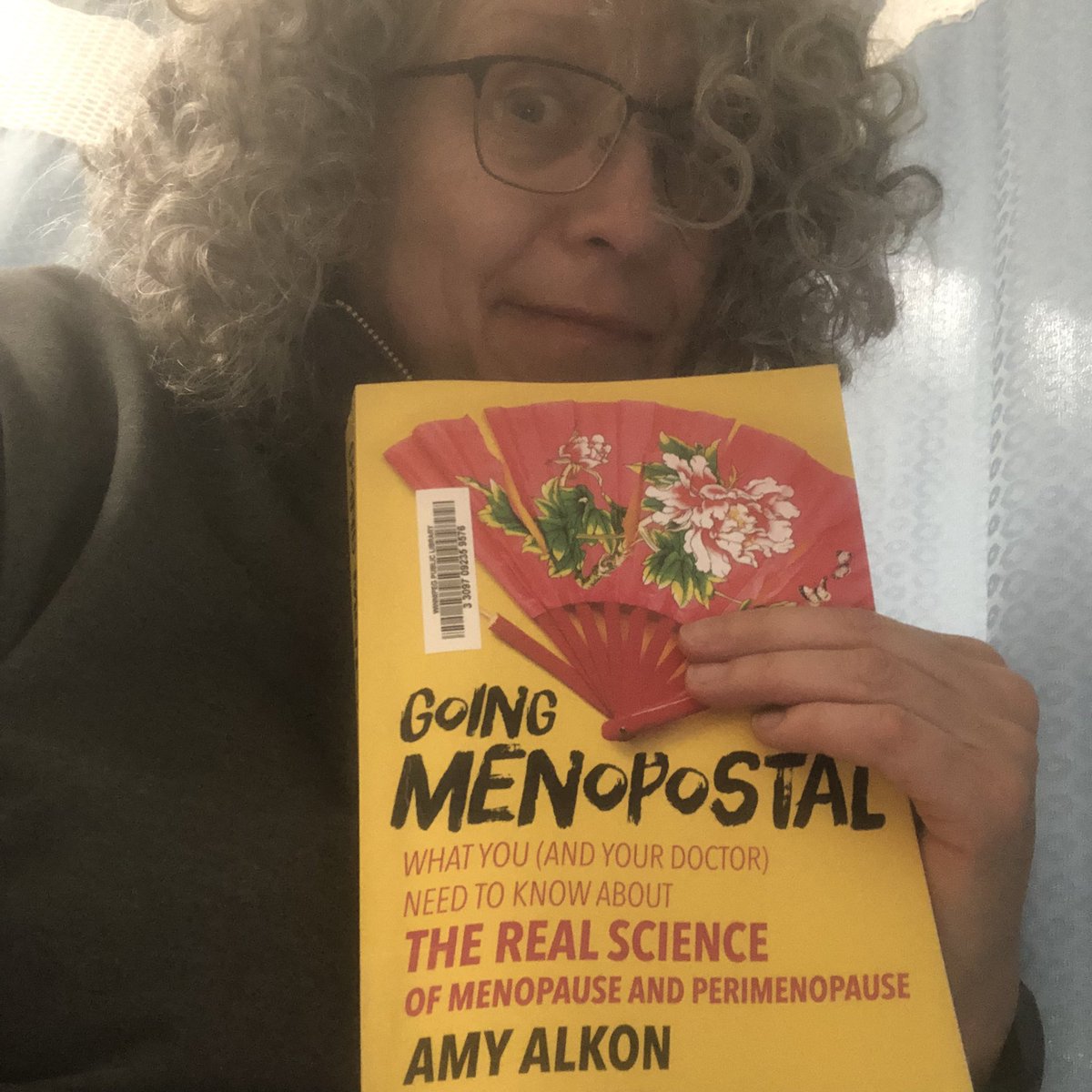 JudiHeppner's tweet image. Grabbed @amyalkon ‘s book for reading while with kid in ER. Good and bad to know that much of medicine is not evidence-based. Yikes.