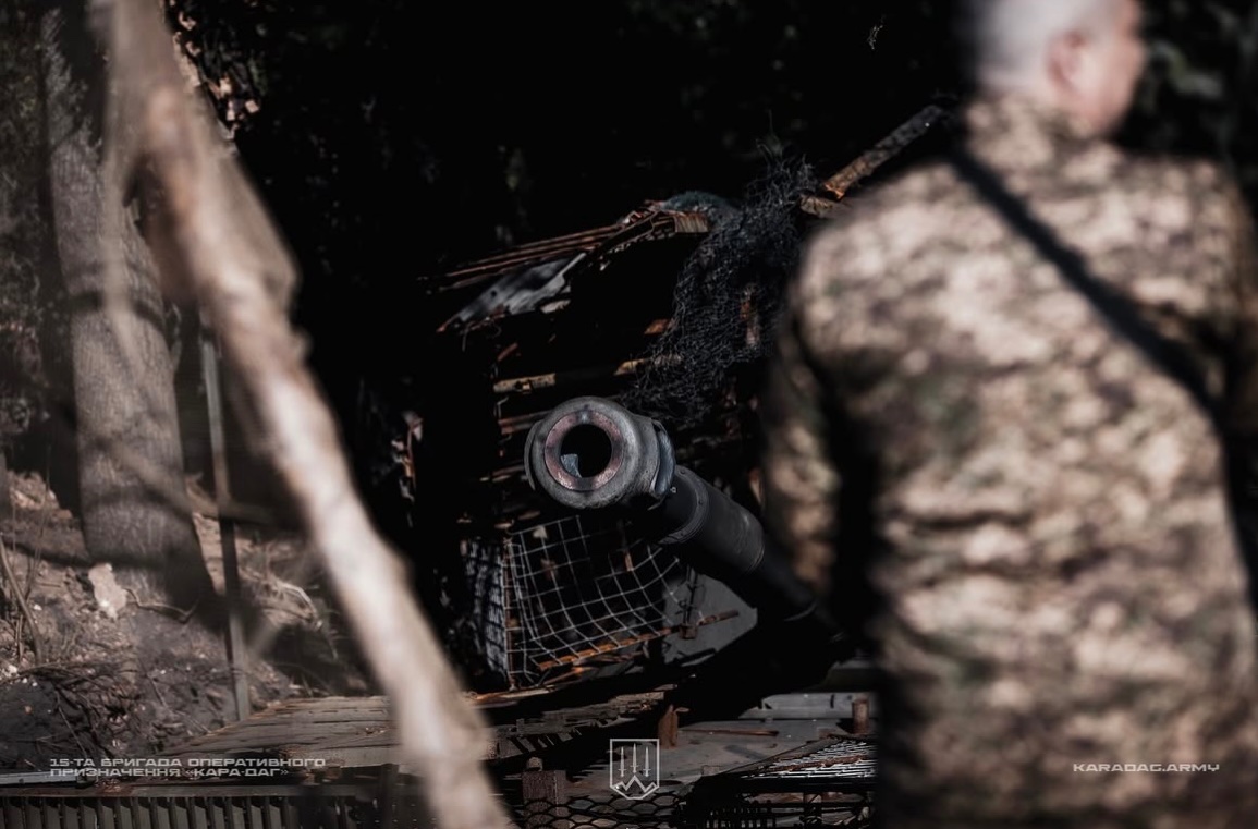 NewVoiceUkraine's tweet image. The powerful self-propelled howitzer 2S1 “Gvozdika” was developed and began production in Kharkiv in 1972. With a 122mm caliber, a firing range of up to 15 kilometers, and a rate of fire of five rounds per minute, this gun is capable of easily dismantling enemy fortifications and…