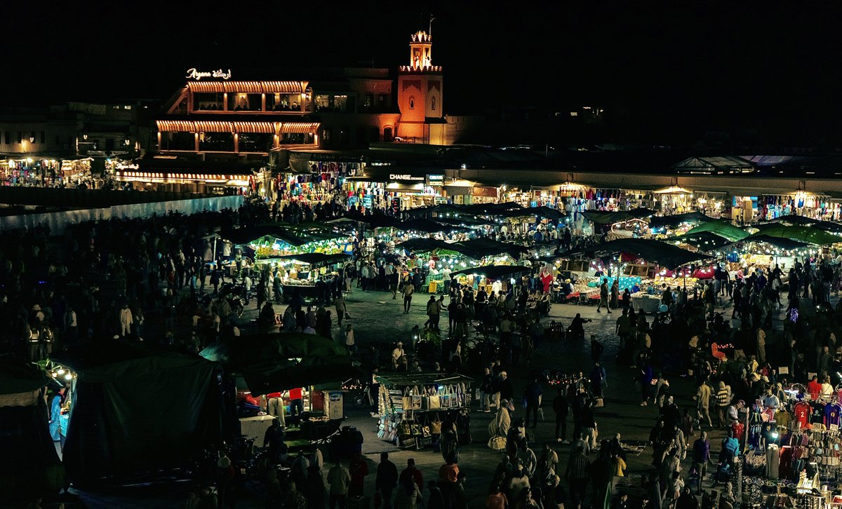 mbhhh_'s tweet image. I walked at night in Marrakech, Morrocco 🎞️