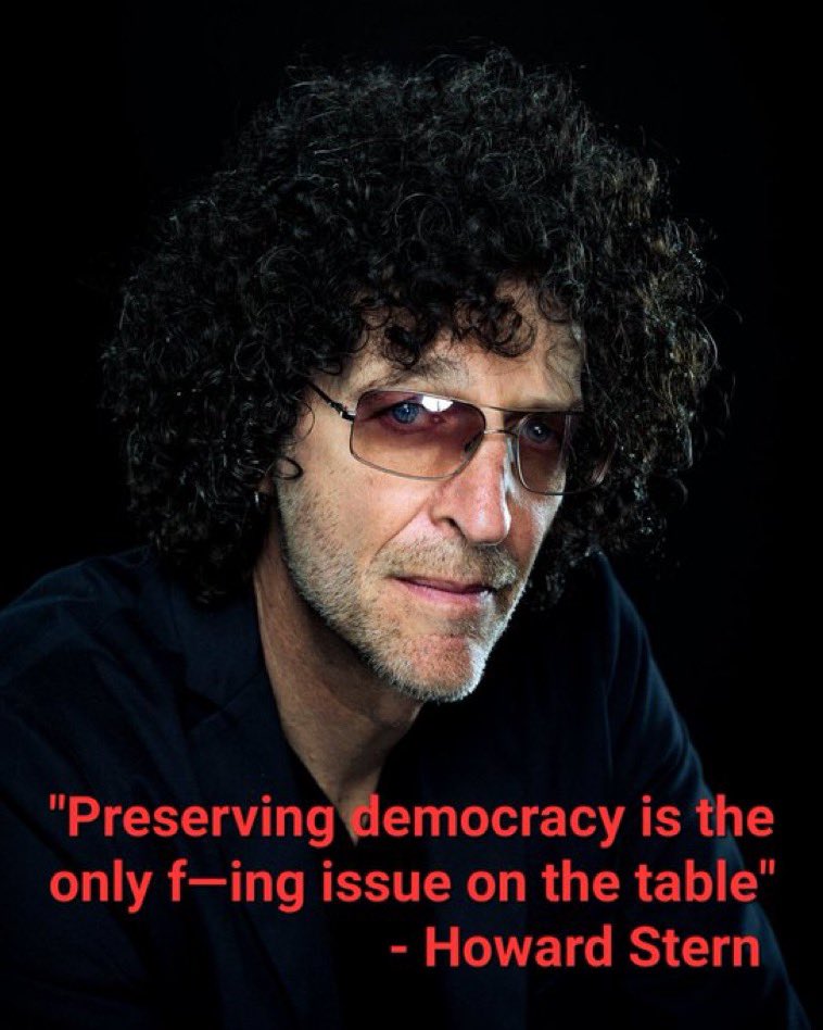 OHPoliticalNews's tweet image. His phony wig will be on the table if he looks down! 😃