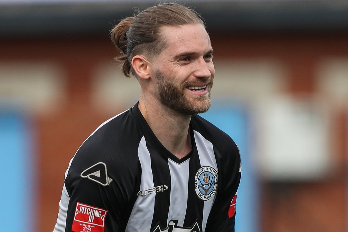 ⚽️⚽️⚽️⚽️⚽️

First goals in black and white at The Avenue! 

<a href="/jooeeparker/">Joe Parker</a> 🙌

📸: <a href="/philstandfield1/">phillip standfield</a>

#WeAreDorch ⚫️⚪️