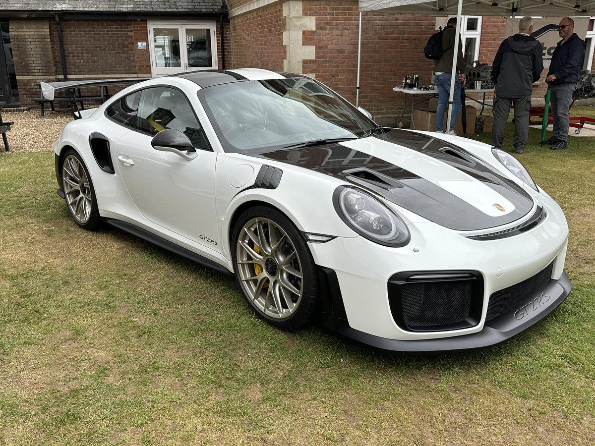 GPOnyx's tweet image. Porsche in the park earlier today.. great meeting up with many fellow car people.. RML P39 stunning…Mates new GT3 992.2 and a GT2RS…need to get on and get one of Stuttgart’s finest… 🇩🇪😁