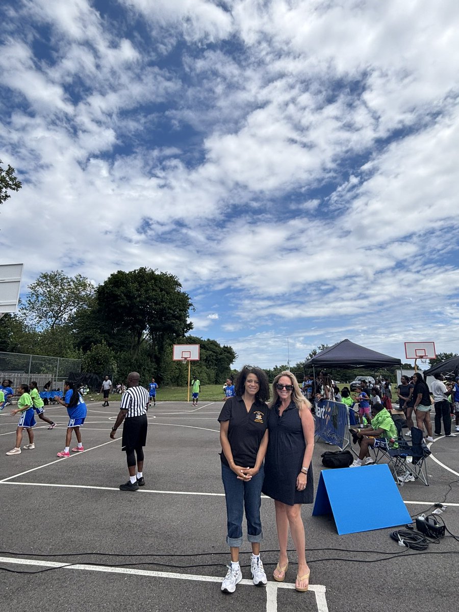 RepLauraGillen's tweet image. It was a joy to attend @SolagesNY’ annual Elmont Family Day.
Elmont has always held a special place in my heart and it was great to see so many friends and community members there!