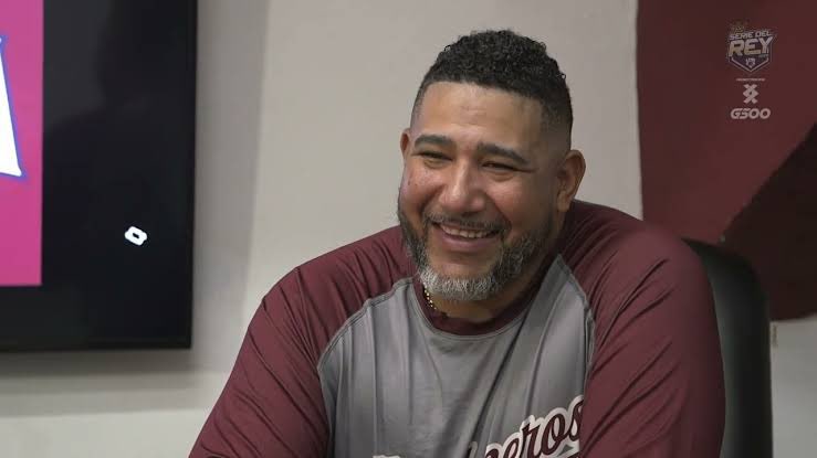 adriangalvezc's tweet image. MOLINA: Levaba 4 series consecutivas perdidas
Ayer no pierde la serie contra Laredo (porque no hubo juego🌧️)
*LO CORREN*
Esto es pelota🤷♂️⚾️😂