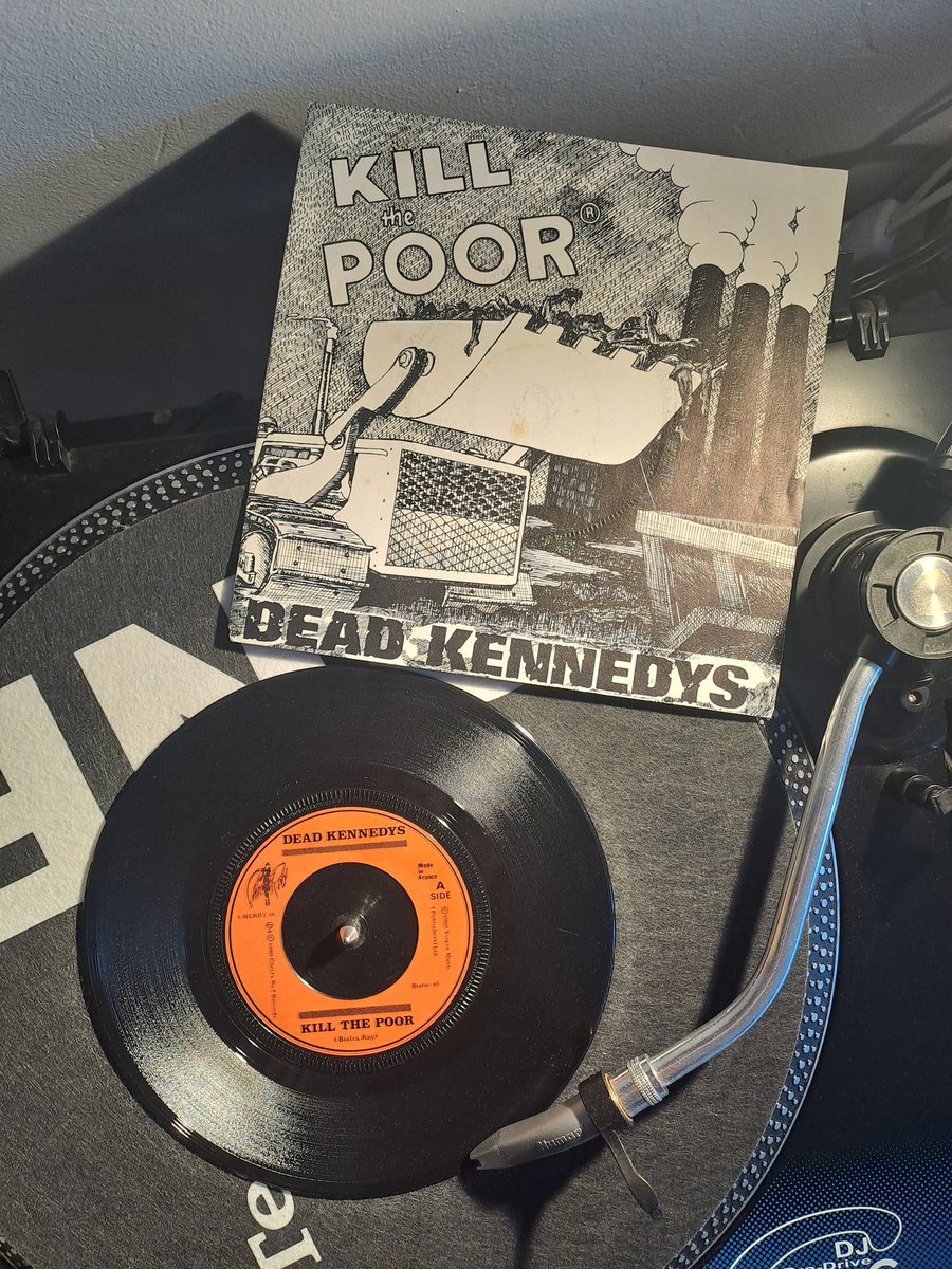 TheHouseof08's tweet image. DEAD KENNEDYS - KILL THE POOR
"Efficiency and progress is ours once more
Now that we have the neutron bomb
It's nice and quick and clean and gets things done...."
Another fantastic single from the kings of dark satire.
@DeadKennedys